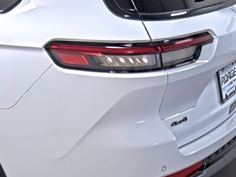 Used 2024 Jeep Grand Cherokee L Laredo image 10