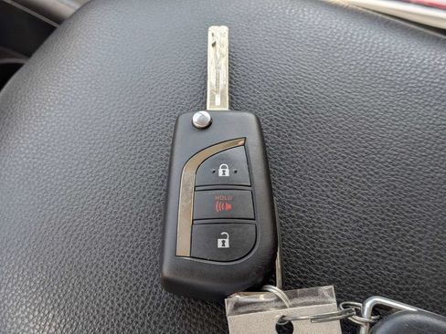 Used 2022 Toyota RAV4 LE FWD image 29