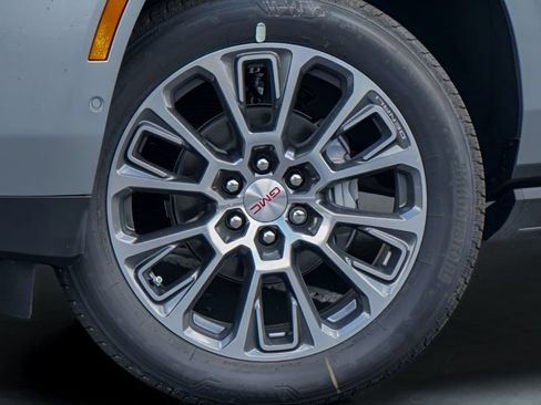 New 2026 GMC Yukon XL Denali w/ Denali Reserve Package AWD/4WD image 2