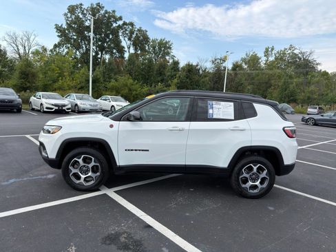 Used 2022 Jeep Compass Trailhawk w/ Trailhawk Convenience Group AWD/4WD image 3
