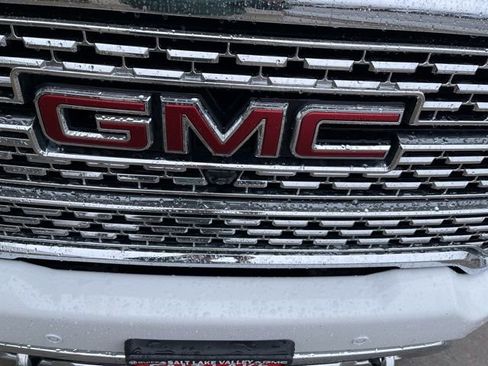 Used 2021 GMC Sierra 2500 Denali w/ Denali Ultimate Package image 24