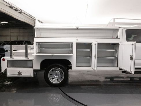 Used 2024 Ford F550 2WD Crew Cab Super Duty w/ XLT Value Package image 37