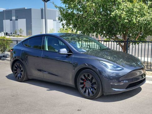 Used 2024 Tesla Model Y Performance AWD/4WD image 2