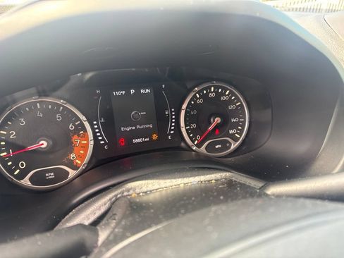 Used 2017 Jeep Renegade Altitude FWD image 3