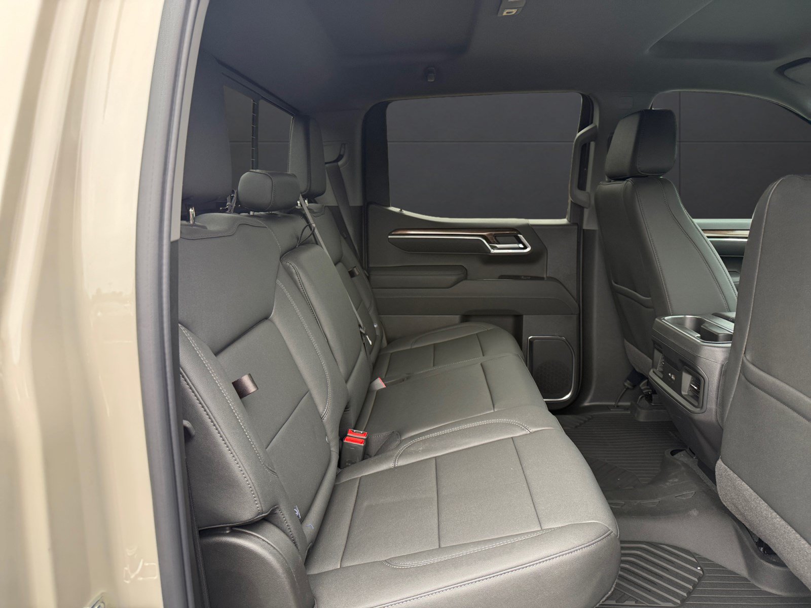 New 2026 Chevrolet Silverado 1500 RST w/ Dark Appearance Package AWD/4WD image 15