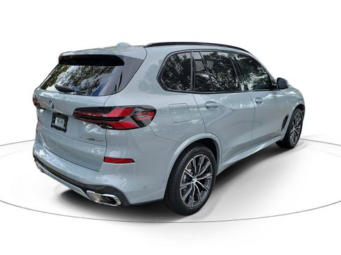 Used 2024 BMW X5 xDrive40i w/ M Sport Package image 4