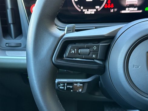 Used 2025 Porsche Cayenne image 26