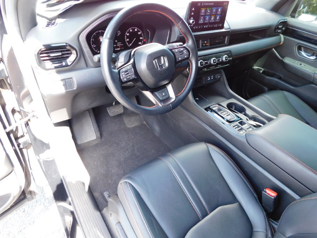 Used 2025 Honda Pilot TrailSport image 15