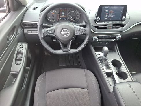 Certified 2025 Nissan Altima 2.5 S FWD image 11