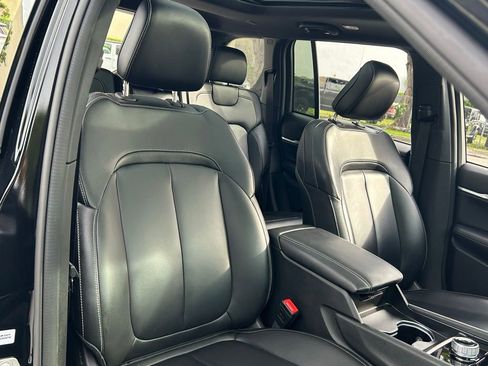 Certified 2024 Jeep Grand Cherokee Limited w/ Black Appearance Package image 37