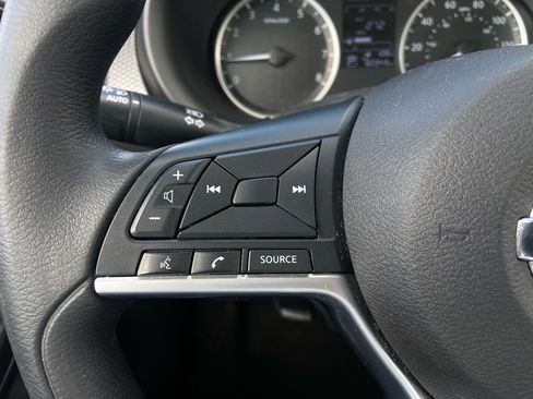 Used 2019 Nissan Kicks S FWD image 18
