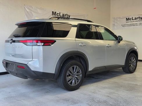 Used 2025 Nissan Pathfinder SV AWD/4WD image 27