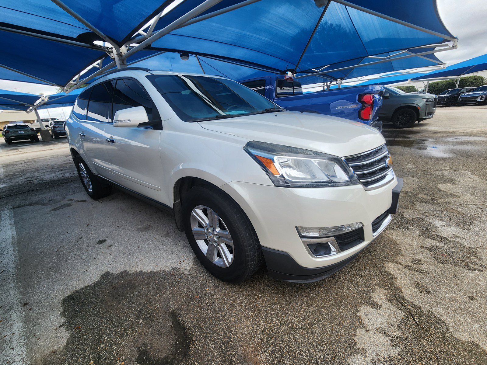 Used 2013 Chevrolet Traverse LT FWD image 1