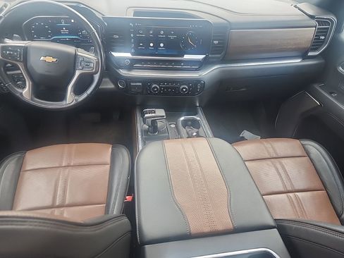 Used 2023 Chevrolet Silverado 1500 High Country w/ High Country Premium Package AWD/4WD image 8