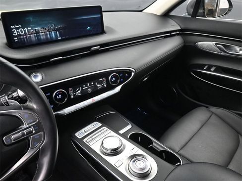 Used 2022 Genesis GV70 2.5T image 8