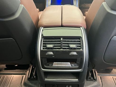 Used 2023 BMW X7 xDrive40i w/ Premium Package image 9