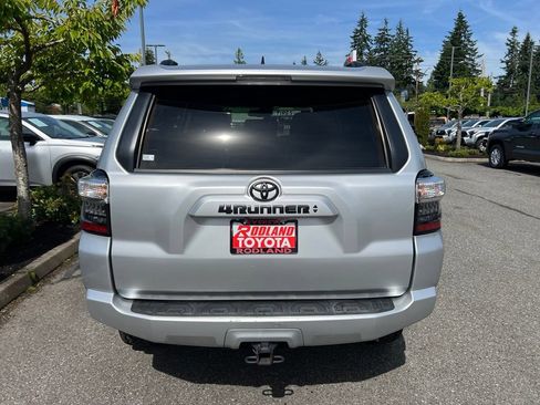 Used 2022 Toyota 4Runner SR5 AWD/4WD image 7