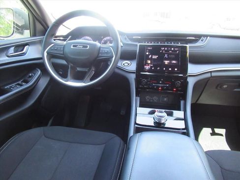 Used 2024 Jeep Grand Cherokee L Laredo w/ Luxury Tech Group I AWD/4WD image 13
