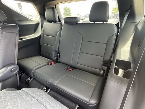 New 2026 Chevrolet Traverse LT w/ Sun and Wheel Package FWD image 11