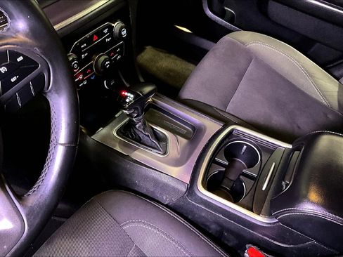 Used 2018 Dodge Charger SXT RWD image 17