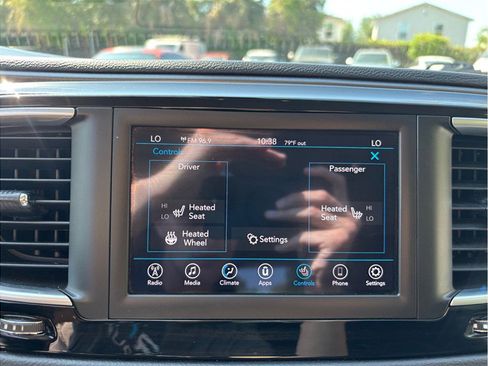 Used 2020 Chrysler Pacifica Touring-L FWD image 30