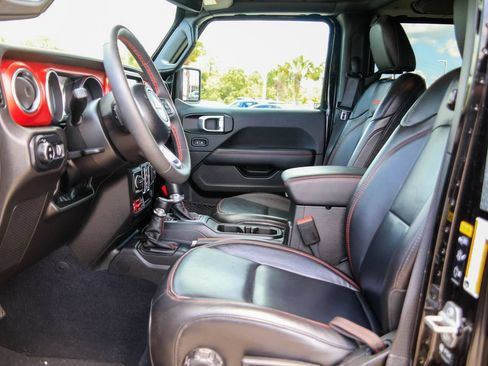 Used 2023 Jeep Gladiator Rubicon w/ Cold Weather Group AWD/4WD image 9