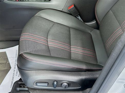 Used 2022 Chevrolet Equinox RS image 19