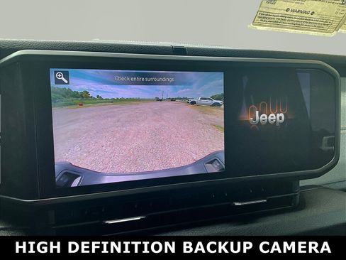 Used 2025 Jeep Gladiator Sport AWD/4WD image 8