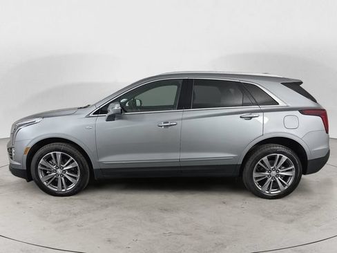 Used 2025 Cadillac XT5 Premium Luxury AWD/4WD image 2