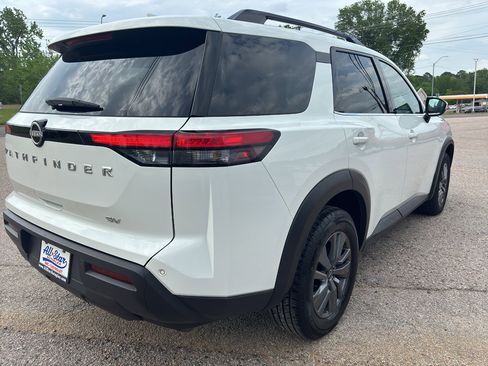 Used 2024 Nissan Pathfinder SV FWD image 4
