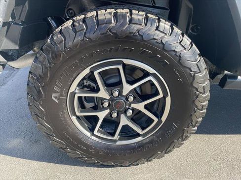 Certified 2024 Jeep Wrangler Unlimited Rubicon w/ Technology Group AWD/4WD image 9