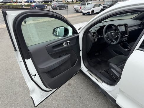 Used 2023 Volvo C40 P8 Recharge Plus w/ Protection Package Premier AWD/4WD image 9