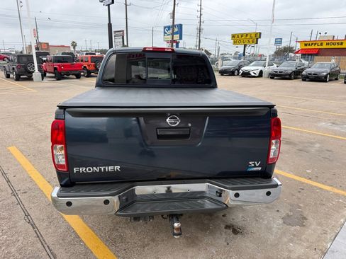 Used 2017 Nissan Frontier SV w/ SV Value Truck Package image 6