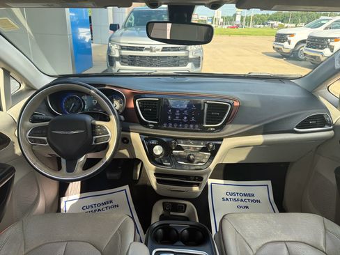 Used 2020 Chrysler Pacifica Limited FWD image 27