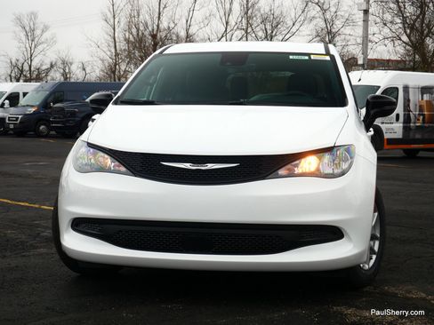 New 2026 Chrysler Voyager LX image 8