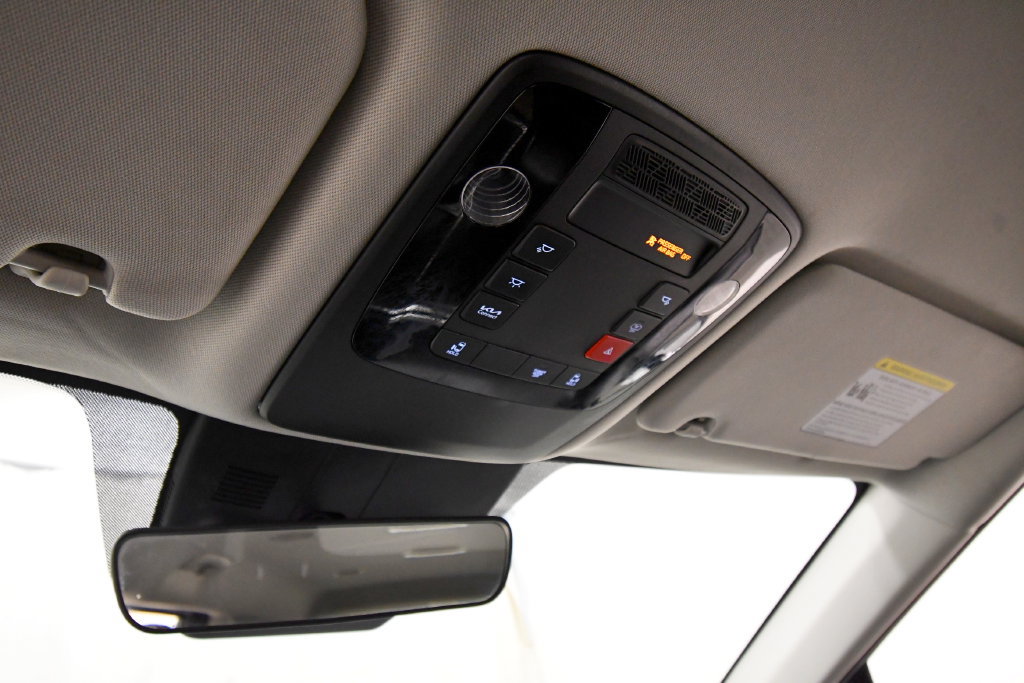 Certified 2025 Kia Carnival FWD image 27