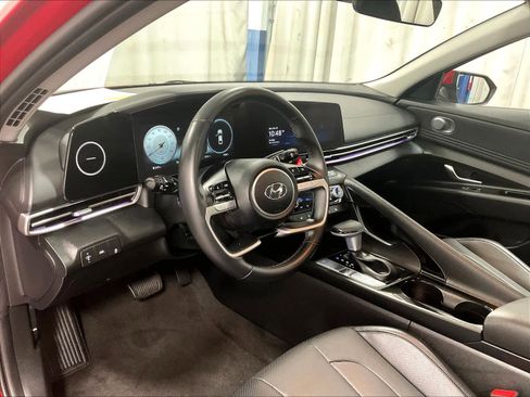 Used 2022 Hyundai Elantra Limited image 8