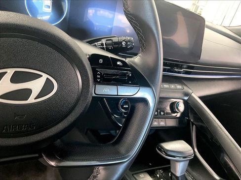 Certified 2025 Hyundai Elantra SEL FWD image 23