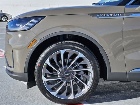 New 2026 Lincoln Aviator Reserve image 9