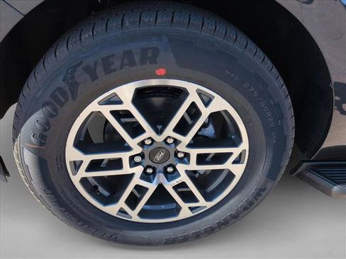 New 2026 Ford Expedition Active image 10