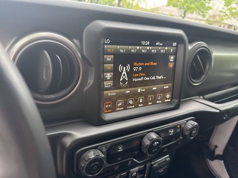Used 2022 Jeep Gladiator Sport AWD/4WD image 29