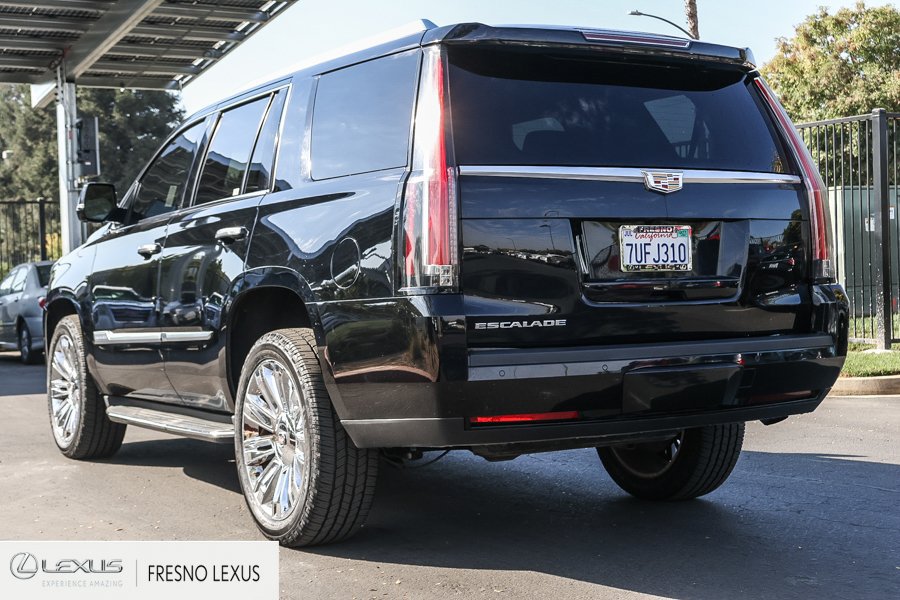 Used 2016 Cadillac Escalade Luxury RWD image 4