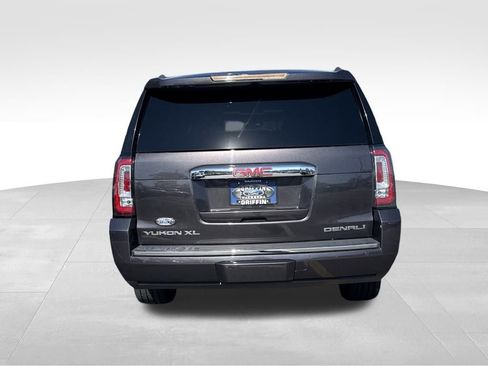 Used 2017 GMC Yukon XL Denali image 7