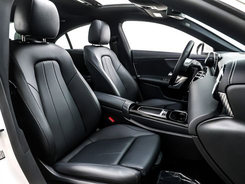 Certified 2025 Mercedes-Benz CLA 250 image 9