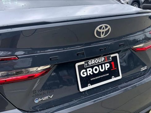 Used 2025 Toyota Camry SE w/ Convenience Package image 32