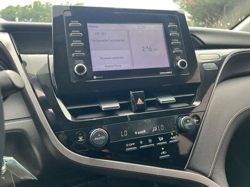 Used 2022 Toyota Camry SE FWD image 29