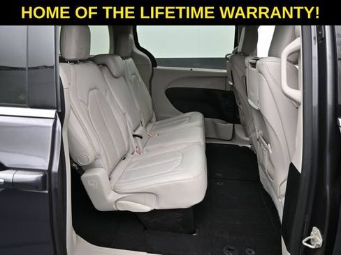 Used 2018 Chrysler Pacifica Touring-L Plus FWD image 47