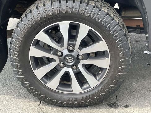 Used 2018 Toyota Tundra Limited w/ Limited Premium Package image 12