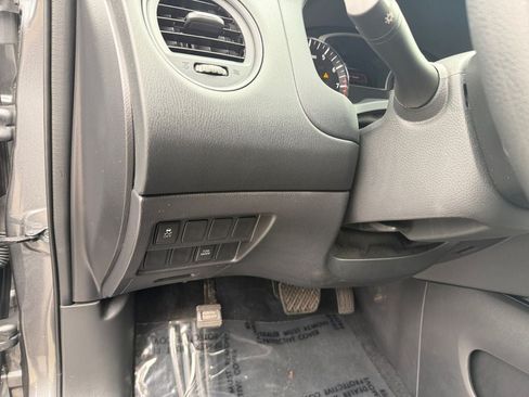 Used 2020 Nissan Pathfinder S AWD/4WD image 19