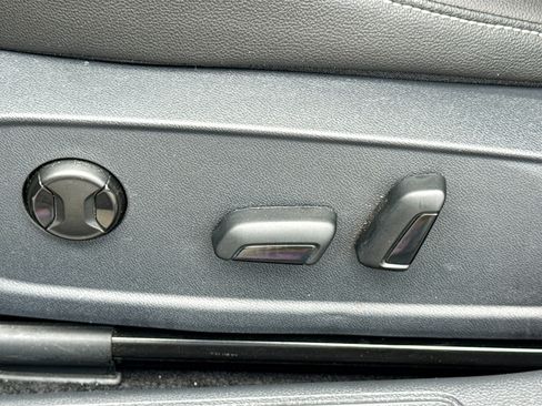 Used 2024 Volkswagen Jetta SE FWD image 23